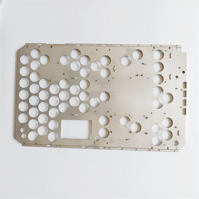 CNC, der Laser schneidet Metallteile für zahnmedizinische Instrumente verbiegt
